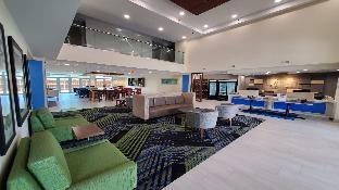 holiday inn express and suites arlington north stadium area
