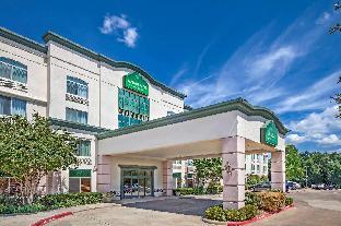 holiday inn express and suites arlington north stadium area