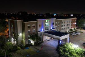 holiday inn express and suites arlington north stadium area