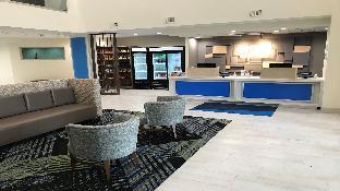 holiday inn express and suites arlington north stadium area
