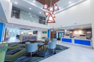 holiday inn express and suites arlington north stadium area