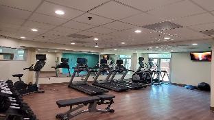 holiday inn express and suites arlington north stadium area