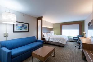 holiday inn express and suites arlington north stadium area