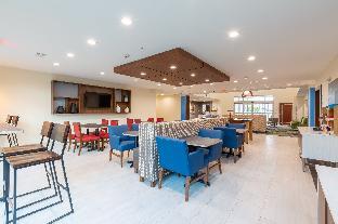 holiday inn express and suites arlington north stadium area