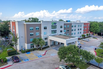 Holiday Inn Express & Suites Arlington North – Stadium Area,Near Six Flags Over Texas,3 star