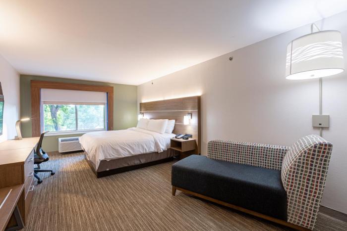 holiday inn express and suites arlington north stadium area