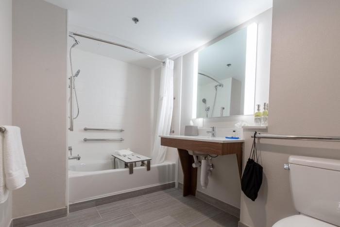 holiday inn express and suites arlington north stadium area