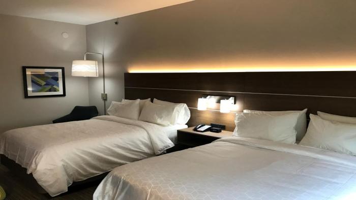 holiday inn express and suites arlington north stadium area