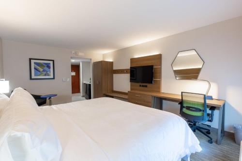 holiday inn express and suites arlington north stadium area