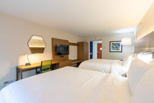 holiday inn express and suites arlington north stadium area