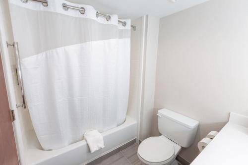 holiday inn express and suites arlington north stadium area