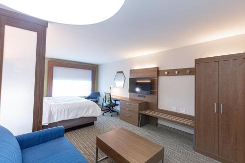holiday inn express and suites arlington north stadium area