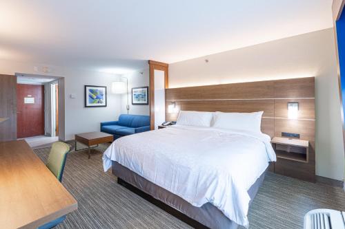 holiday inn express and suites arlington north stadium area