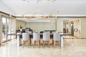 doubletree by hilton dallas market center