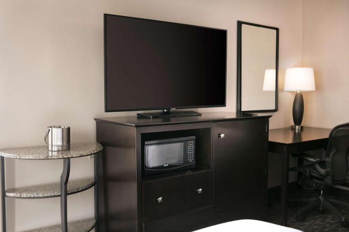doubletree by hilton dallas market center