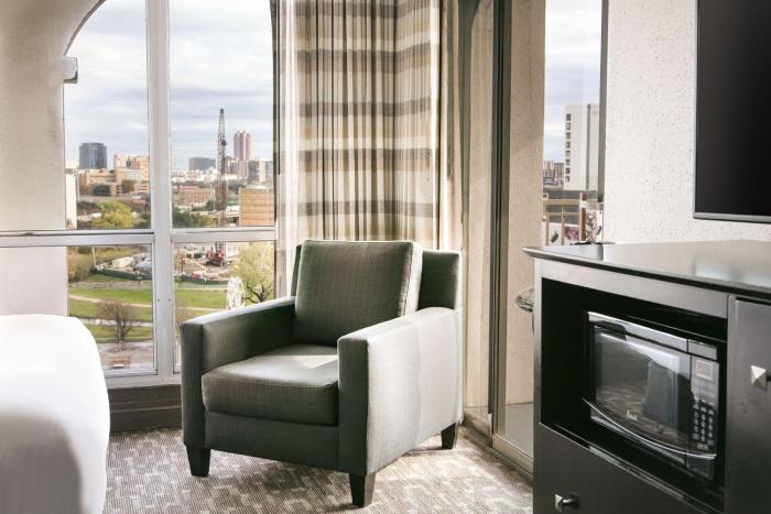 doubletree by hilton dallas market center
