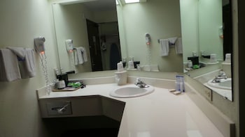 baymont by wyndham arlington at six flags dr