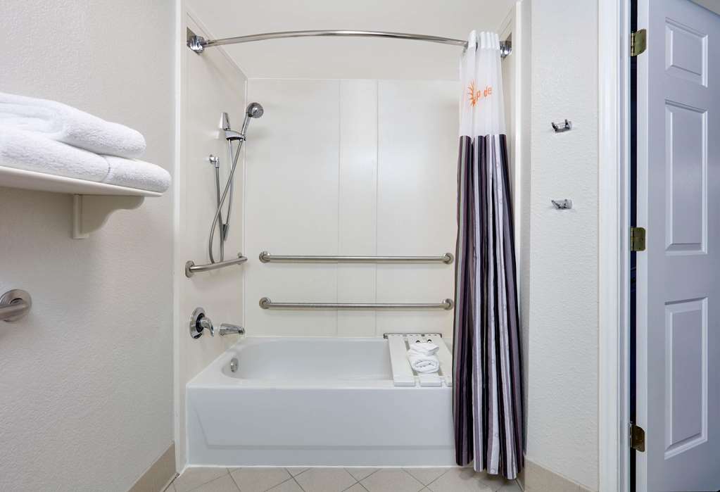 la quinta inn and suites by wyndham dallas north central