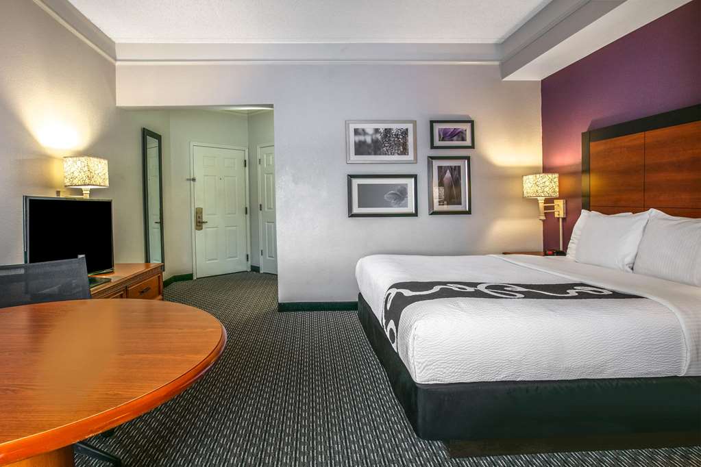 la quinta inn and suites by wyndham dallas north central