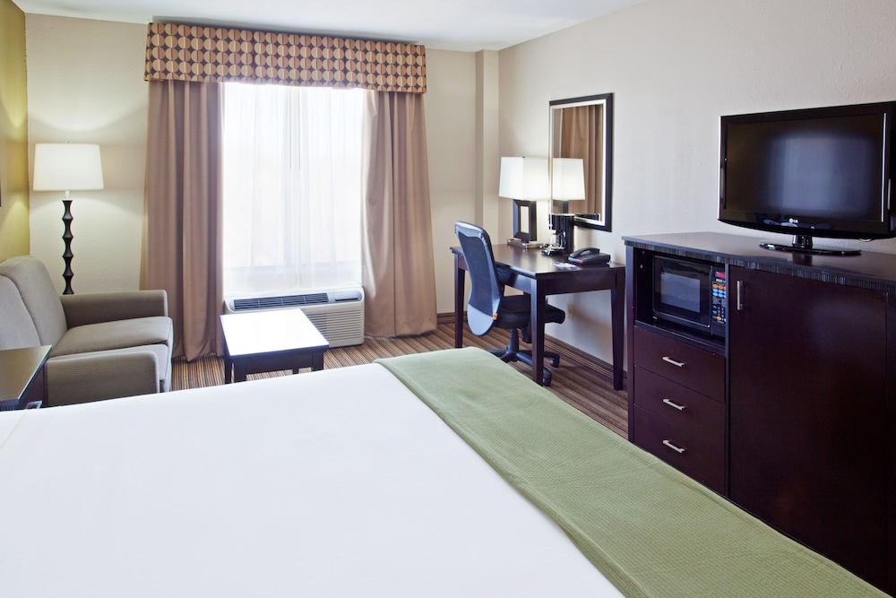 holiday inn express arlington by ihg