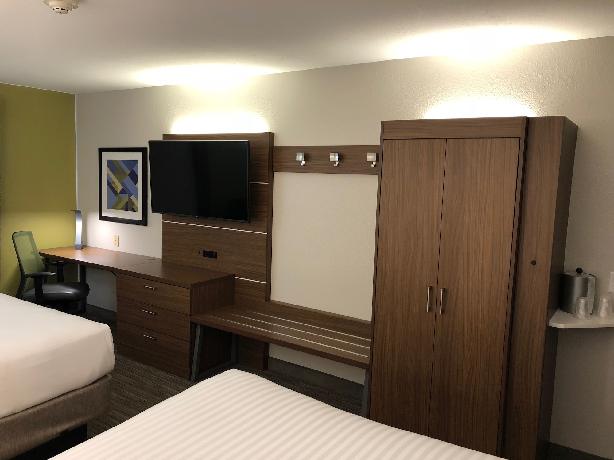 holiday inn express arlington by ihg