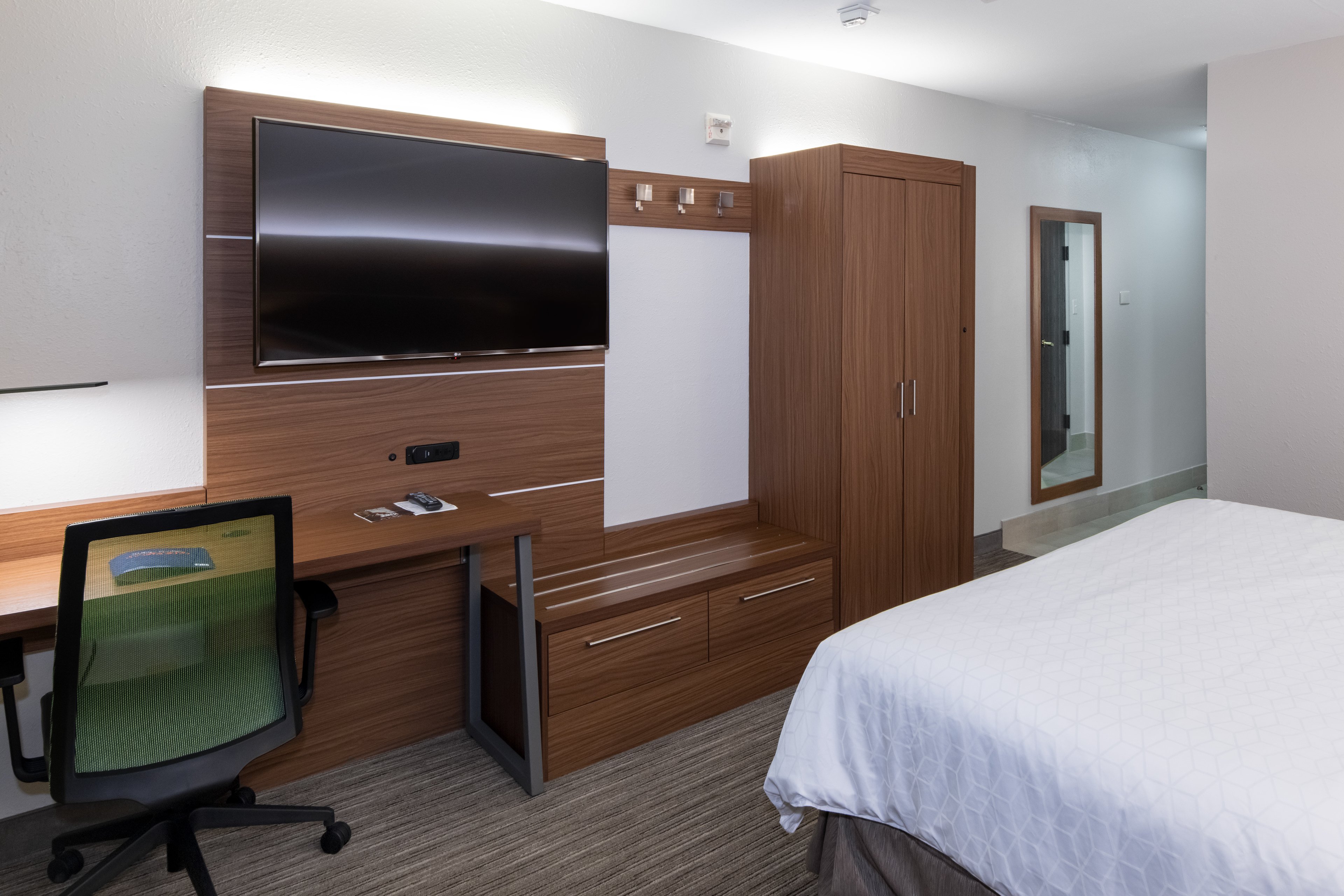 holiday inn express arlington by ihg