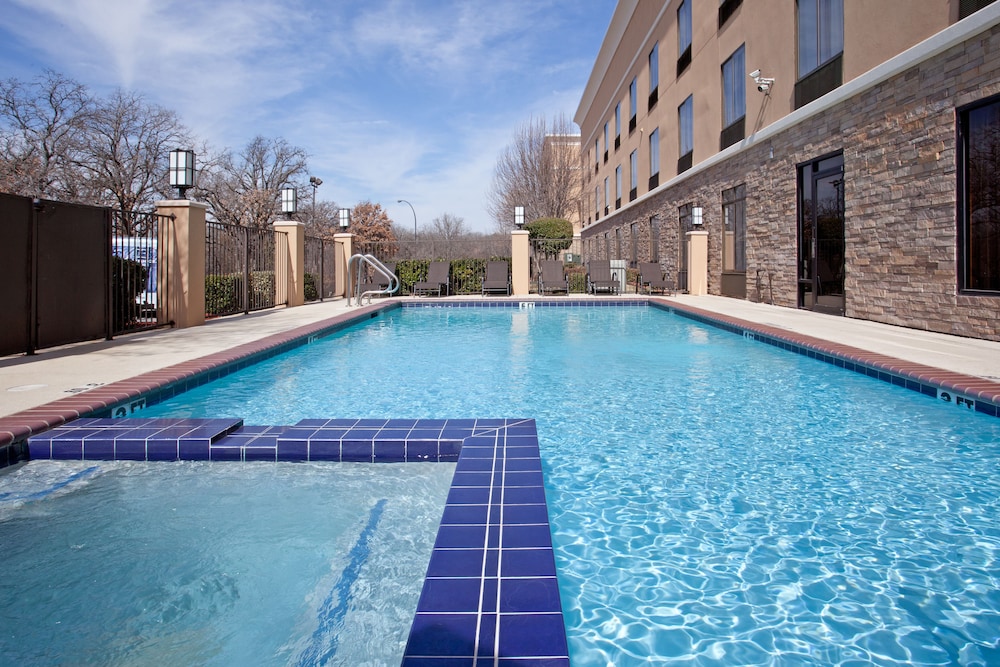 holiday inn express arlington by ihg