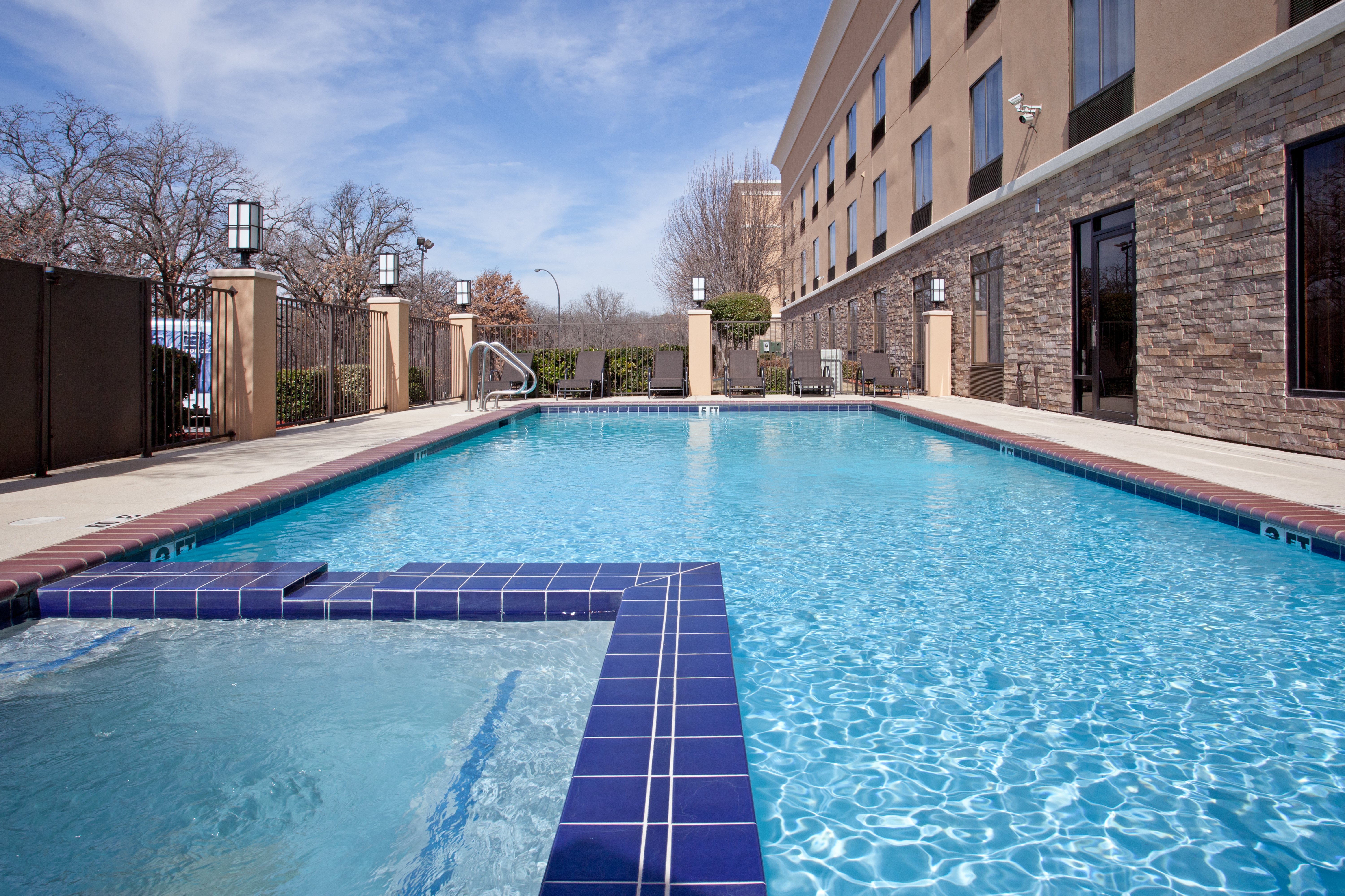 holiday inn express arlington by ihg
