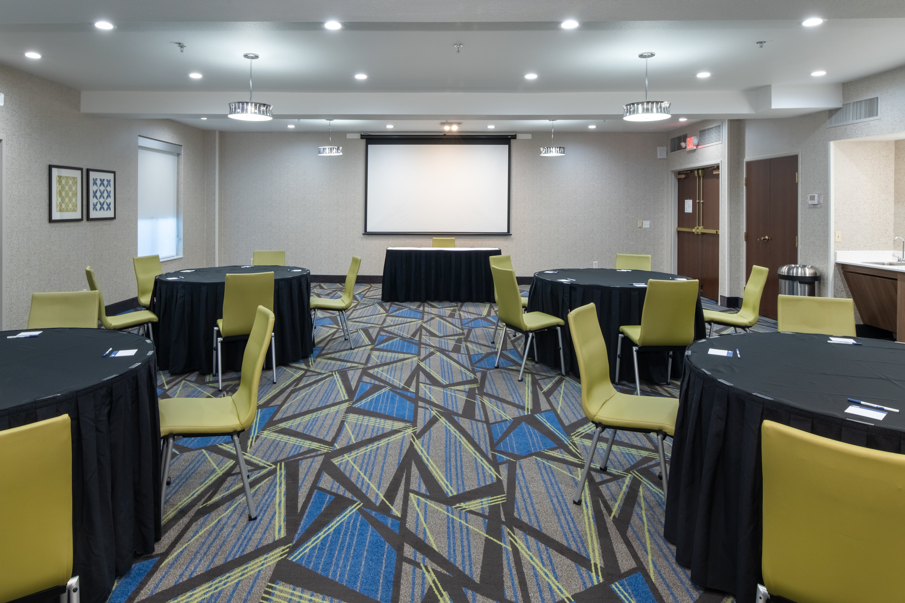 holiday inn express arlington by ihg