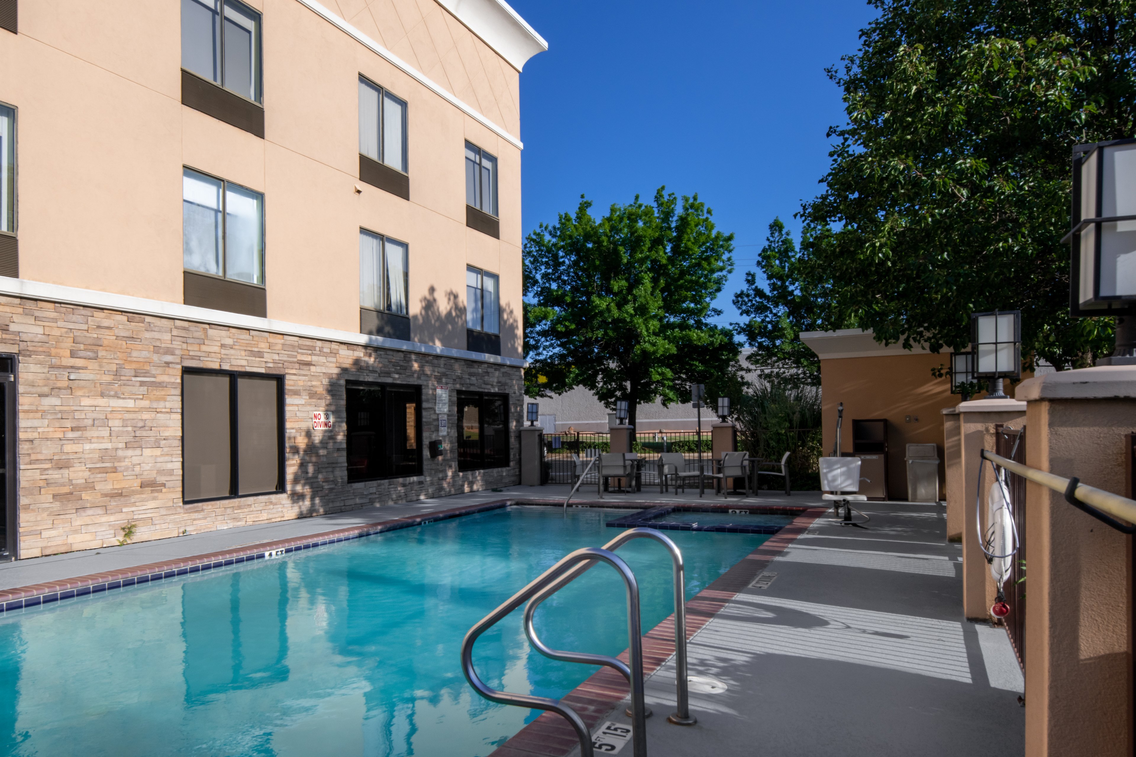 holiday inn express arlington by ihg