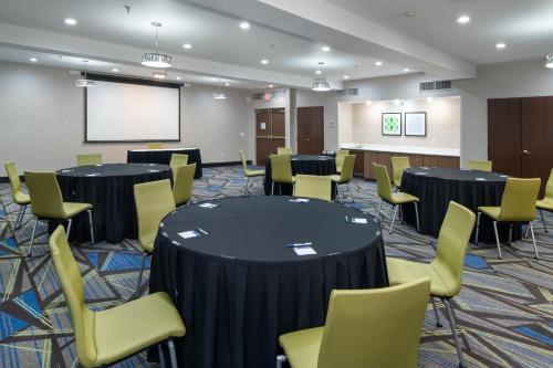 holiday inn express arlington by ihg