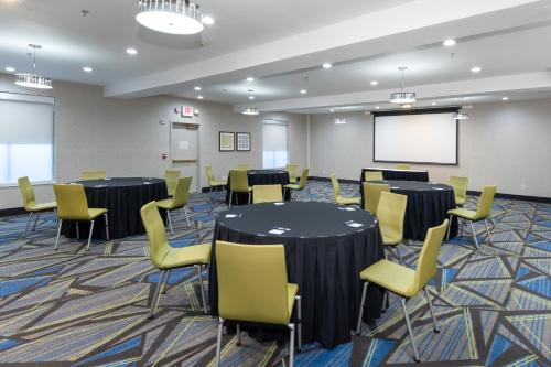 holiday inn express arlington by ihg