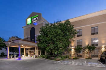 holiday inn express arlington by ihg