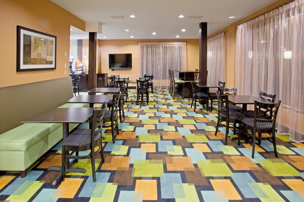 holiday inn express arlington by ihg