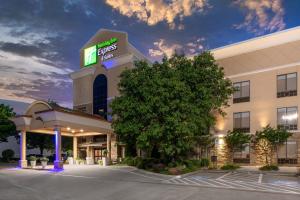holiday inn express arlington by ihg