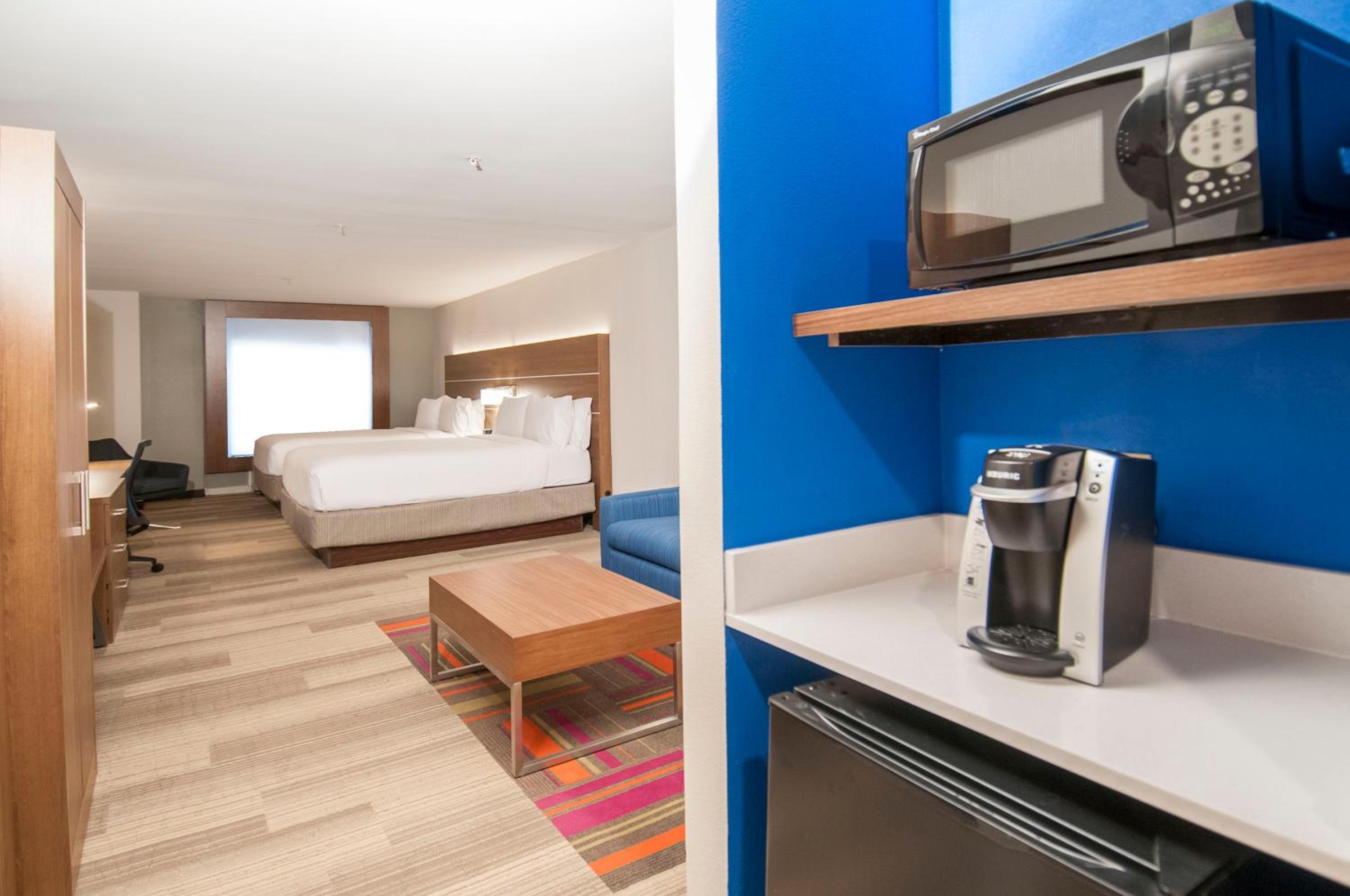 holiday inn express and suites dallas north tollway