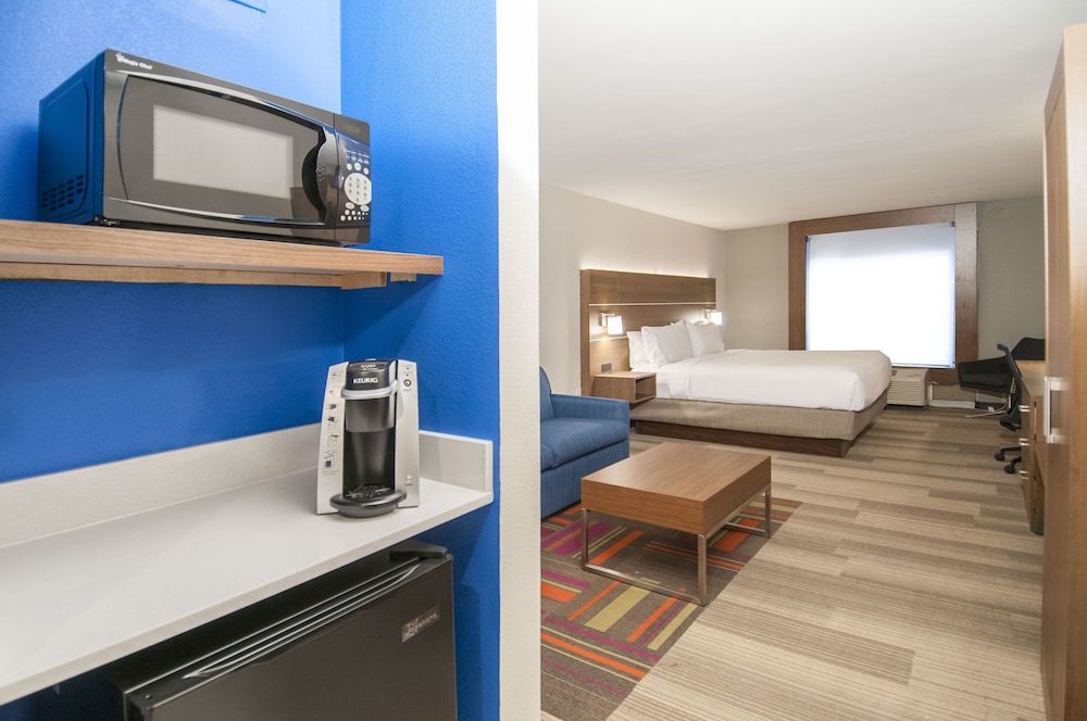 holiday inn express and suites dallas north tollway