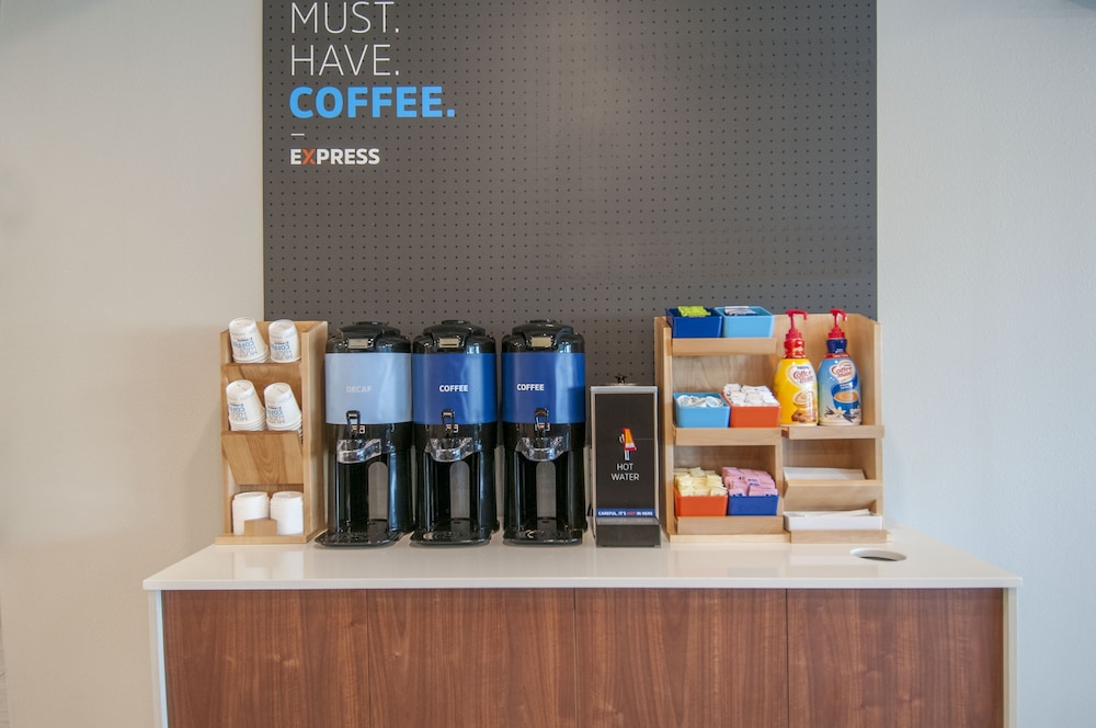 holiday inn express and suites dallas north tollway