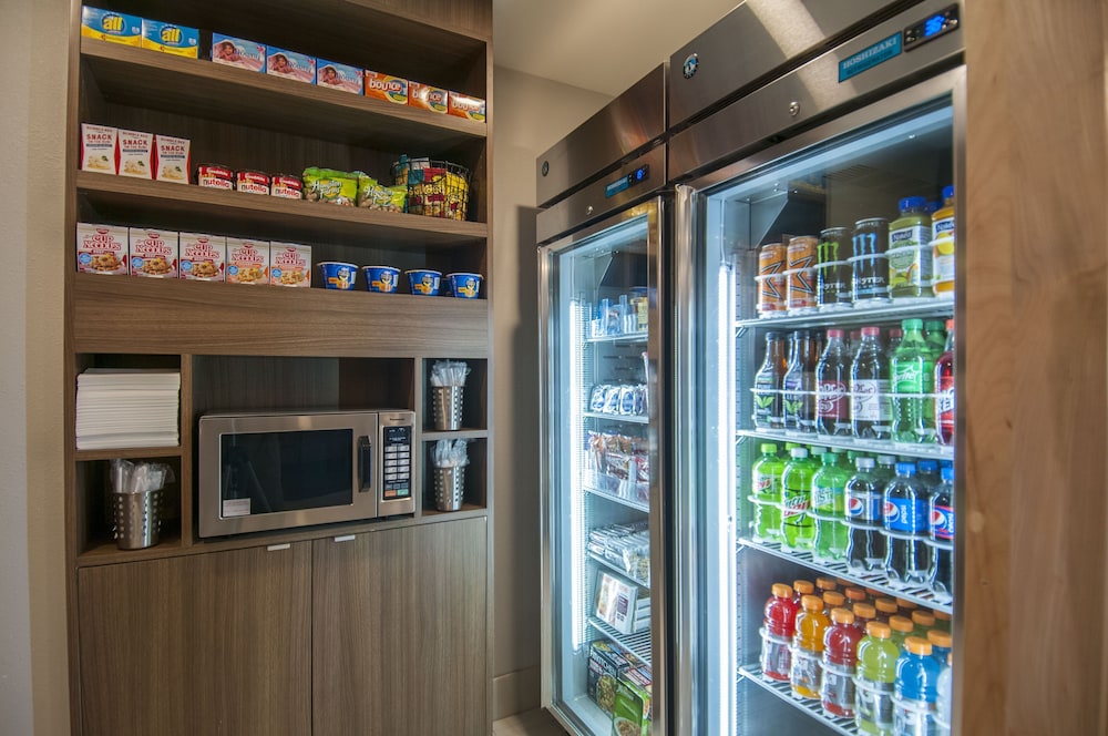 holiday inn express and suites dallas north tollway