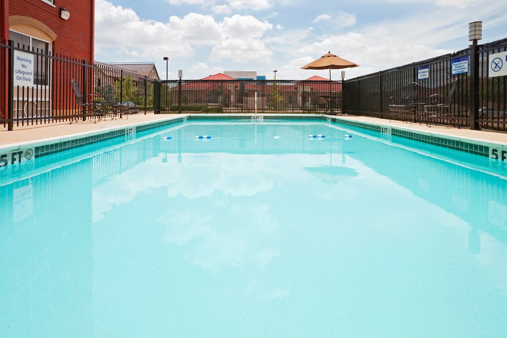 holiday inn express and suites dallas north tollway