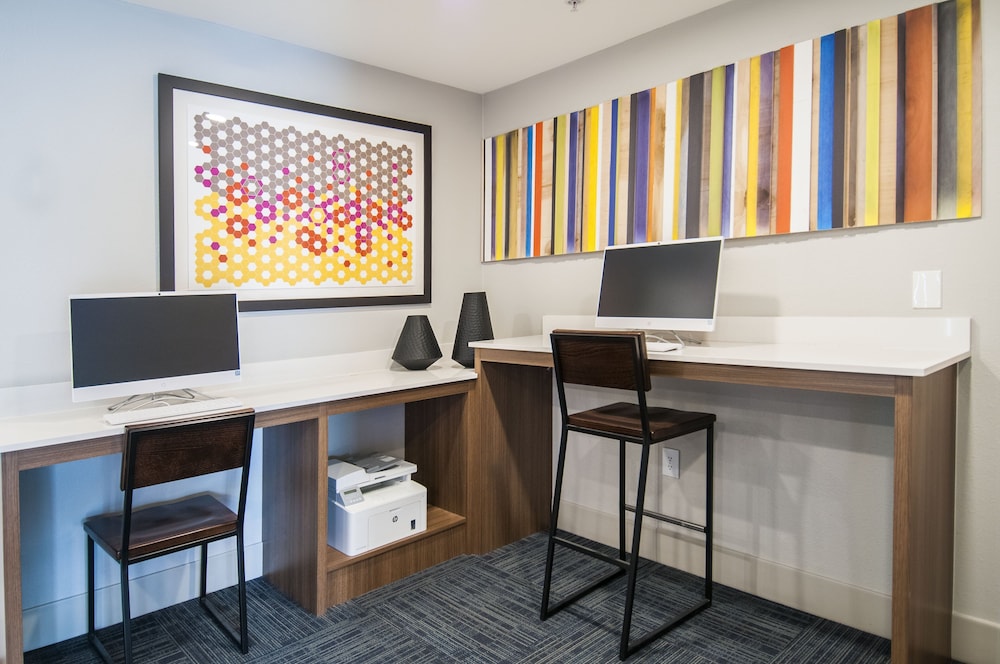 holiday inn express and suites dallas north tollway