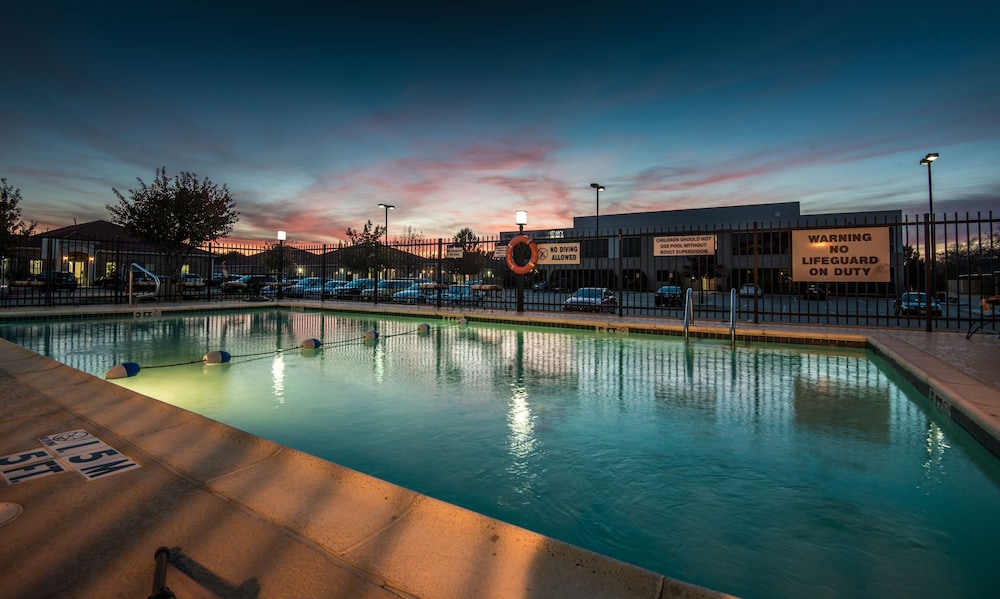 holiday inn express and suites dallas north tollway