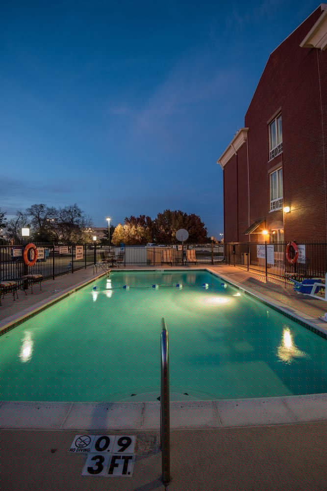 holiday inn express and suites dallas north tollway