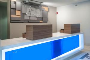 holiday inn express and suites dallas north tollway
