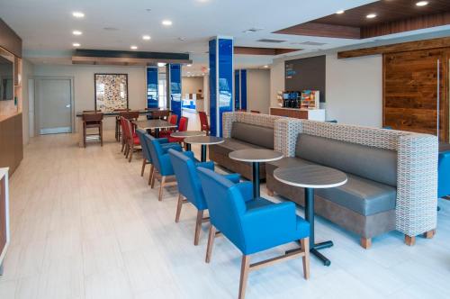 holiday inn express and suites dallas north tollway