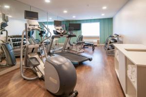 holiday inn express and suites dallas north tollway
