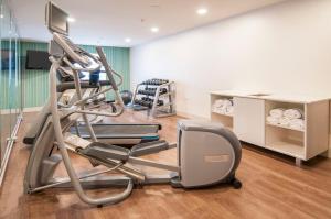 holiday inn express and suites dallas north tollway