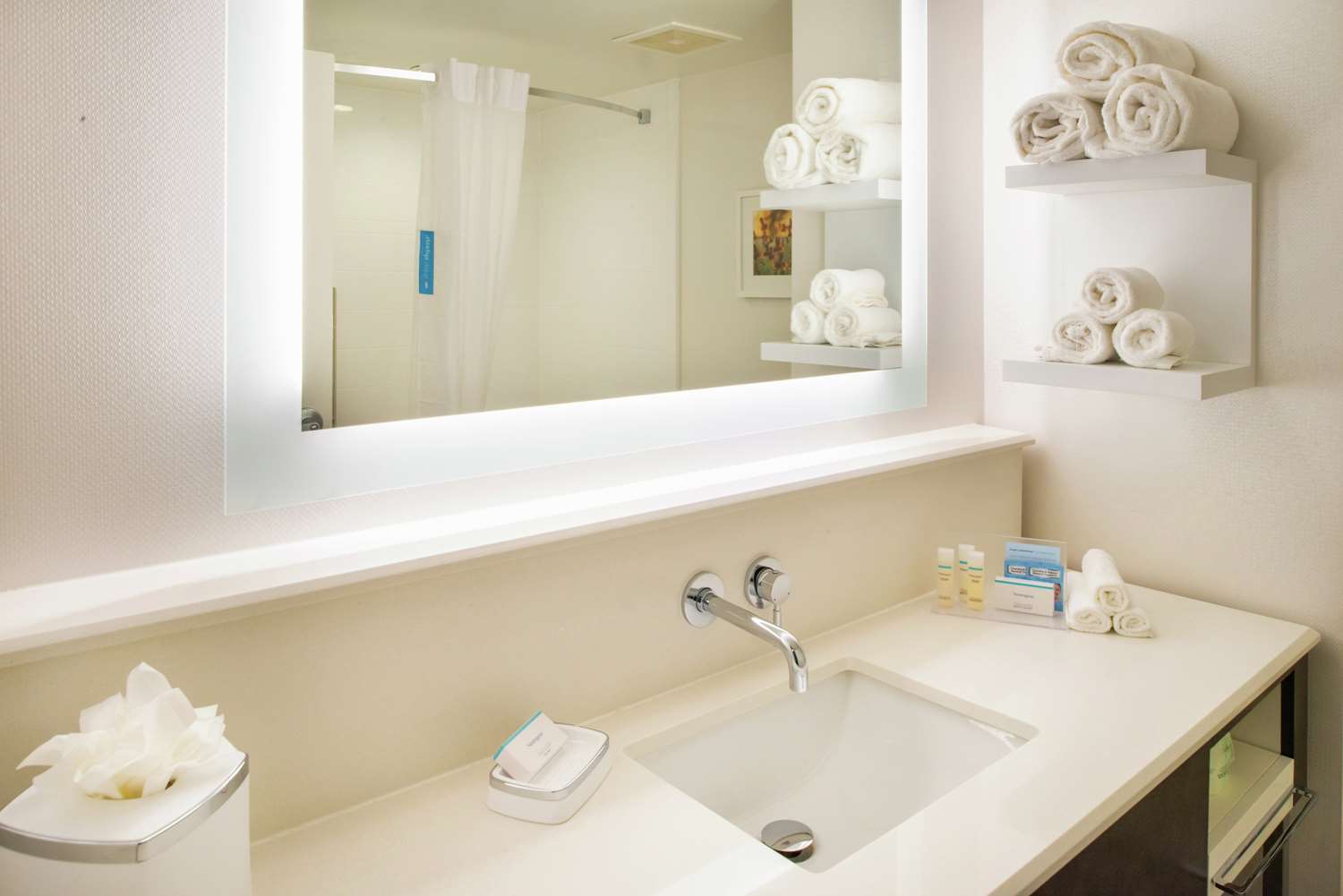 hampton inn and suites legacy park frisco