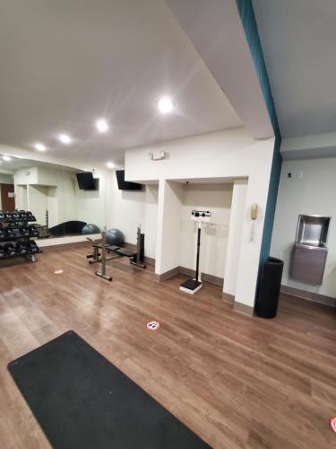 holiday inn express hotel and suites dfw north