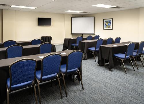 holiday inn express hotel and suites dfw north